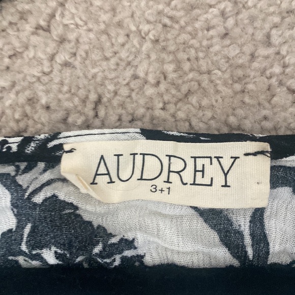 Black and White Floral Romper - Picture 2 of 4